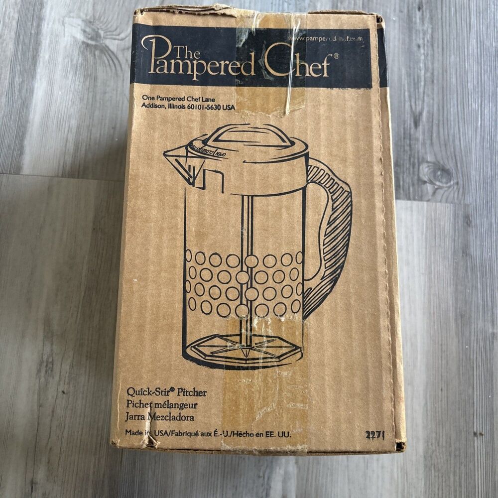 The Pampered Chef New Box Pitcher Quick Stir 2 Quart Polka Dot Pattern # 2271